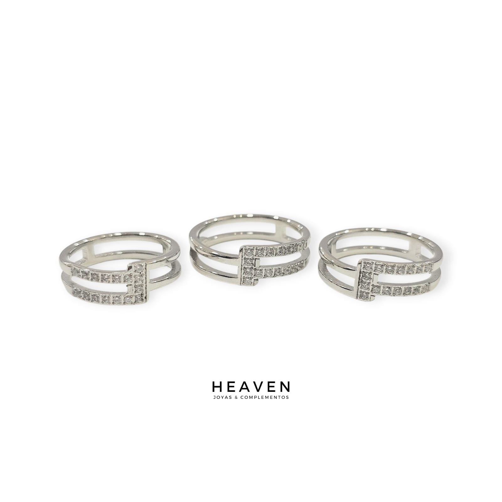 Anillo en acero. Zirconias blancas