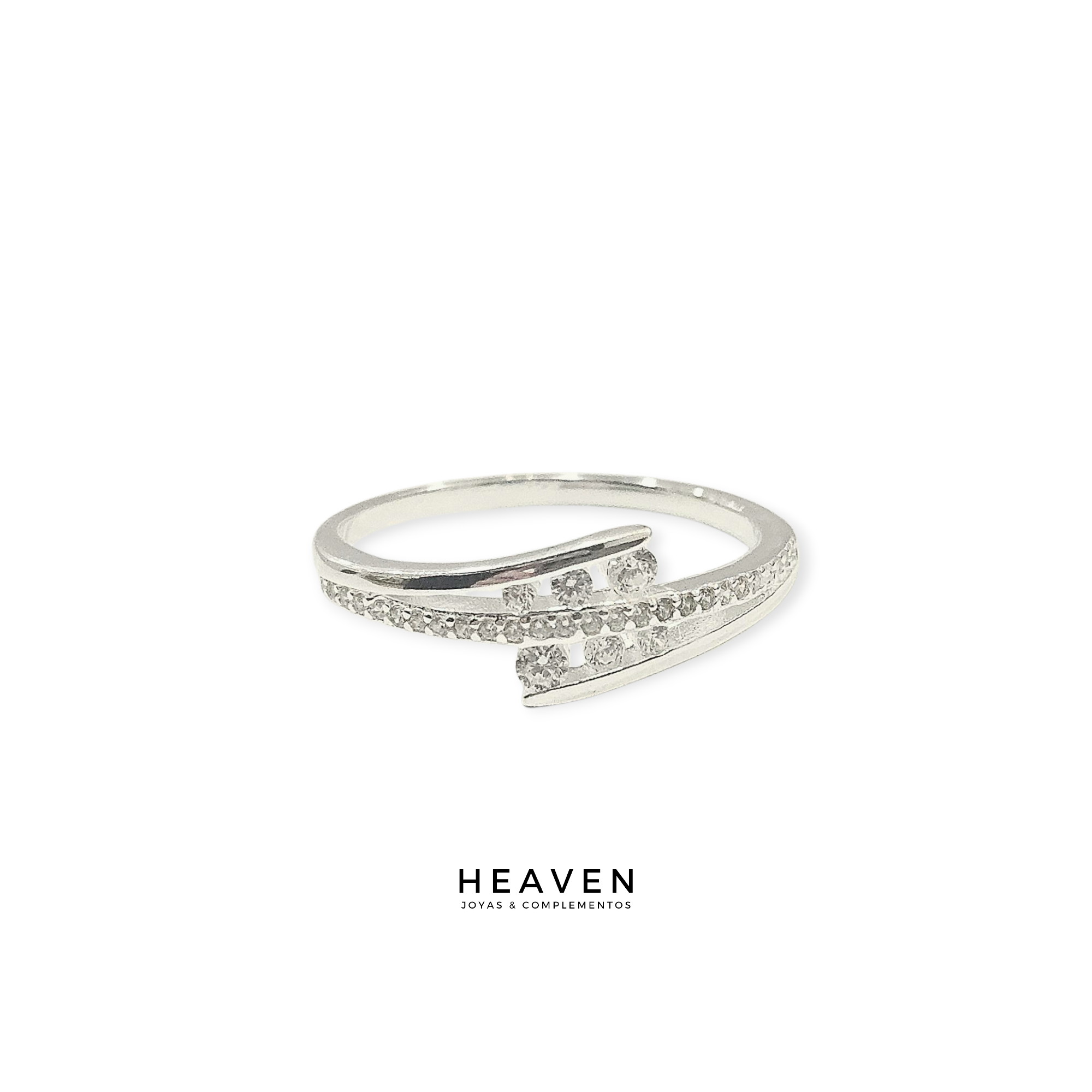 Anillo en plata. Zirconias blancas