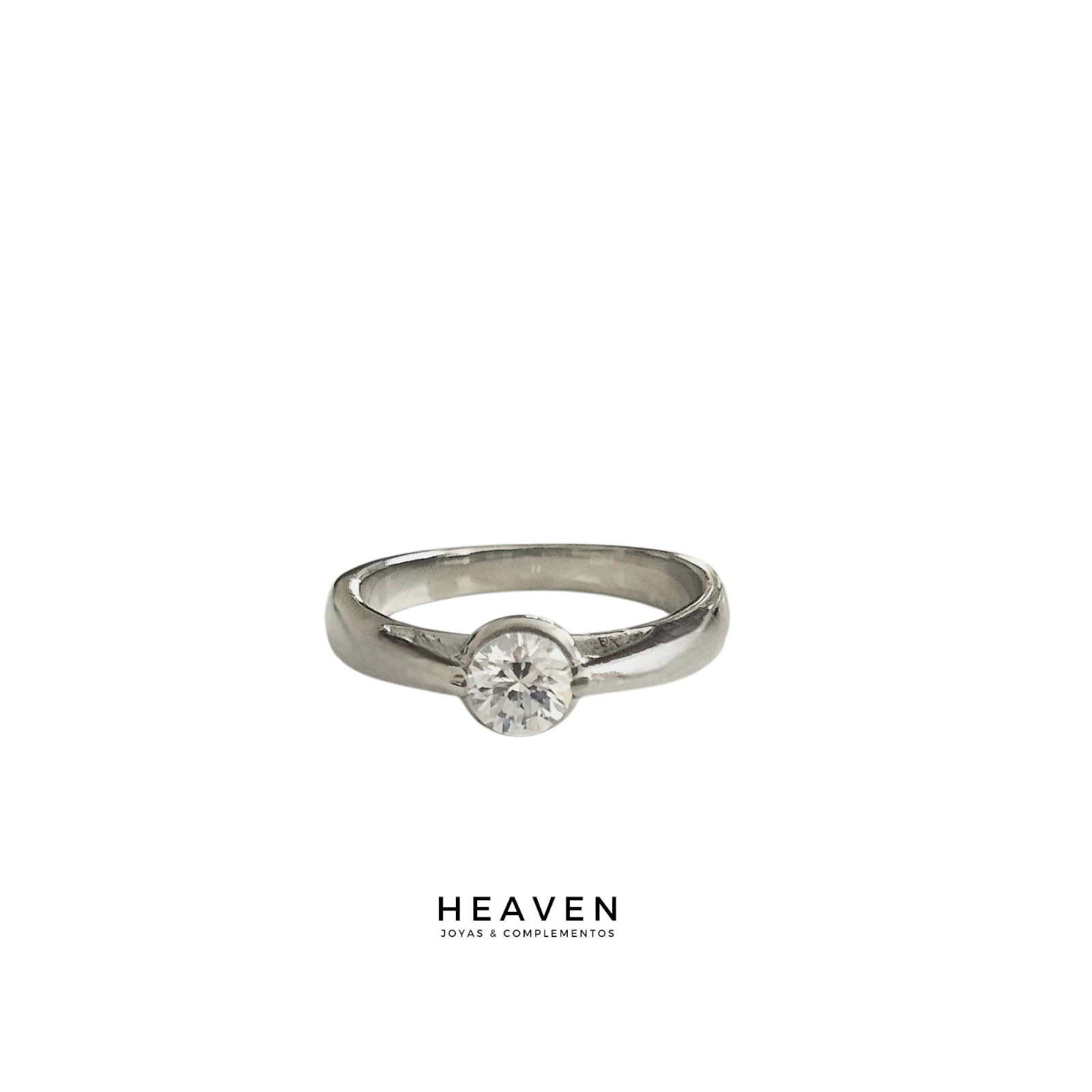 Anillo en acero. Zirconia blanca