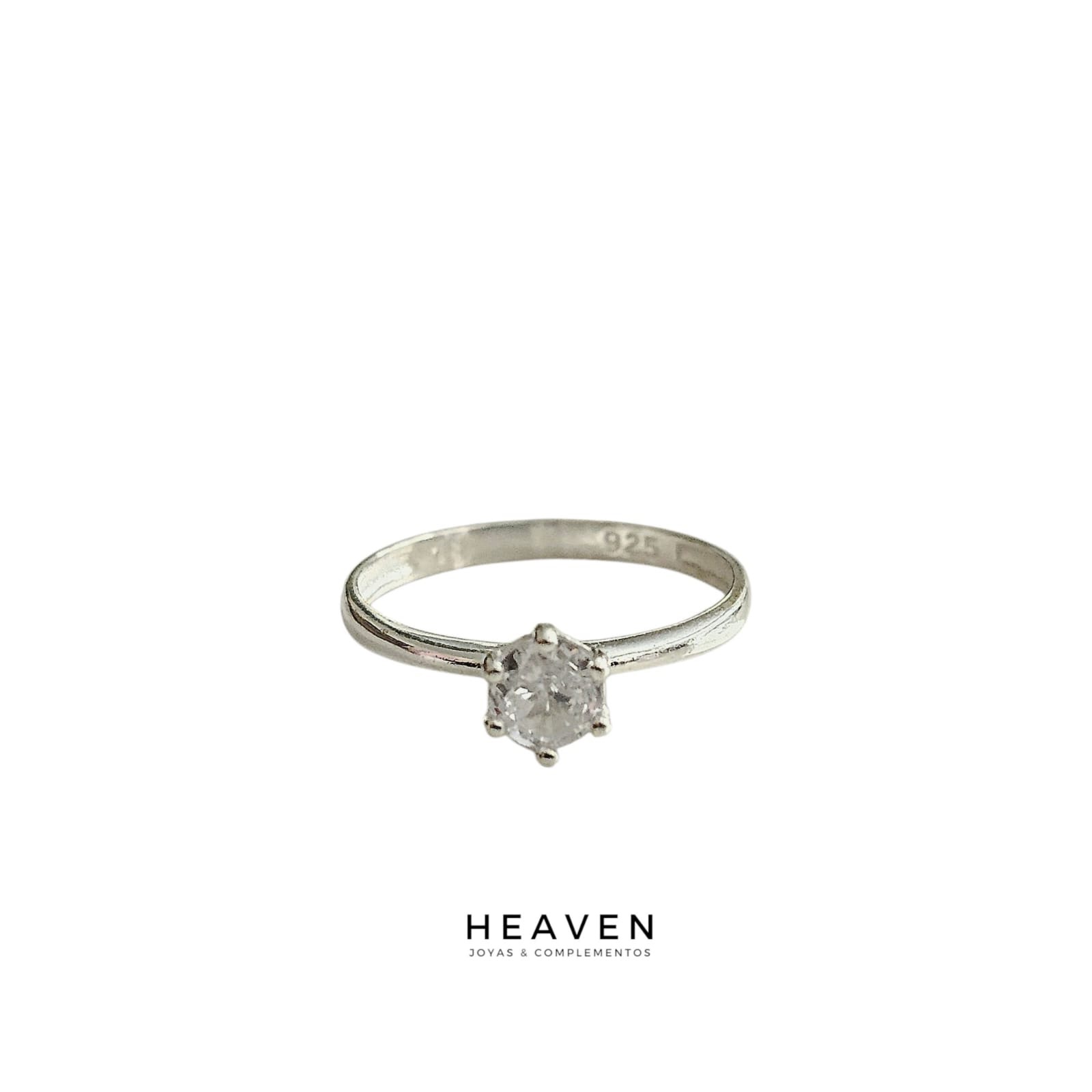 Anillo solitario en plata. Circon blanco