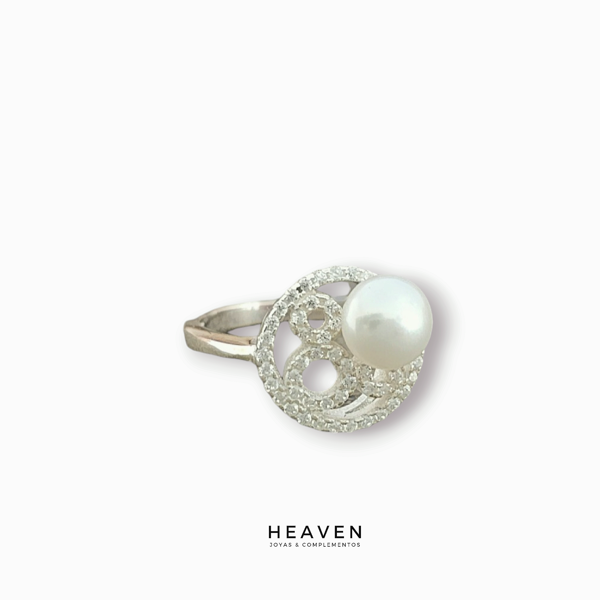Anillo en plata con perla de agua dulce.