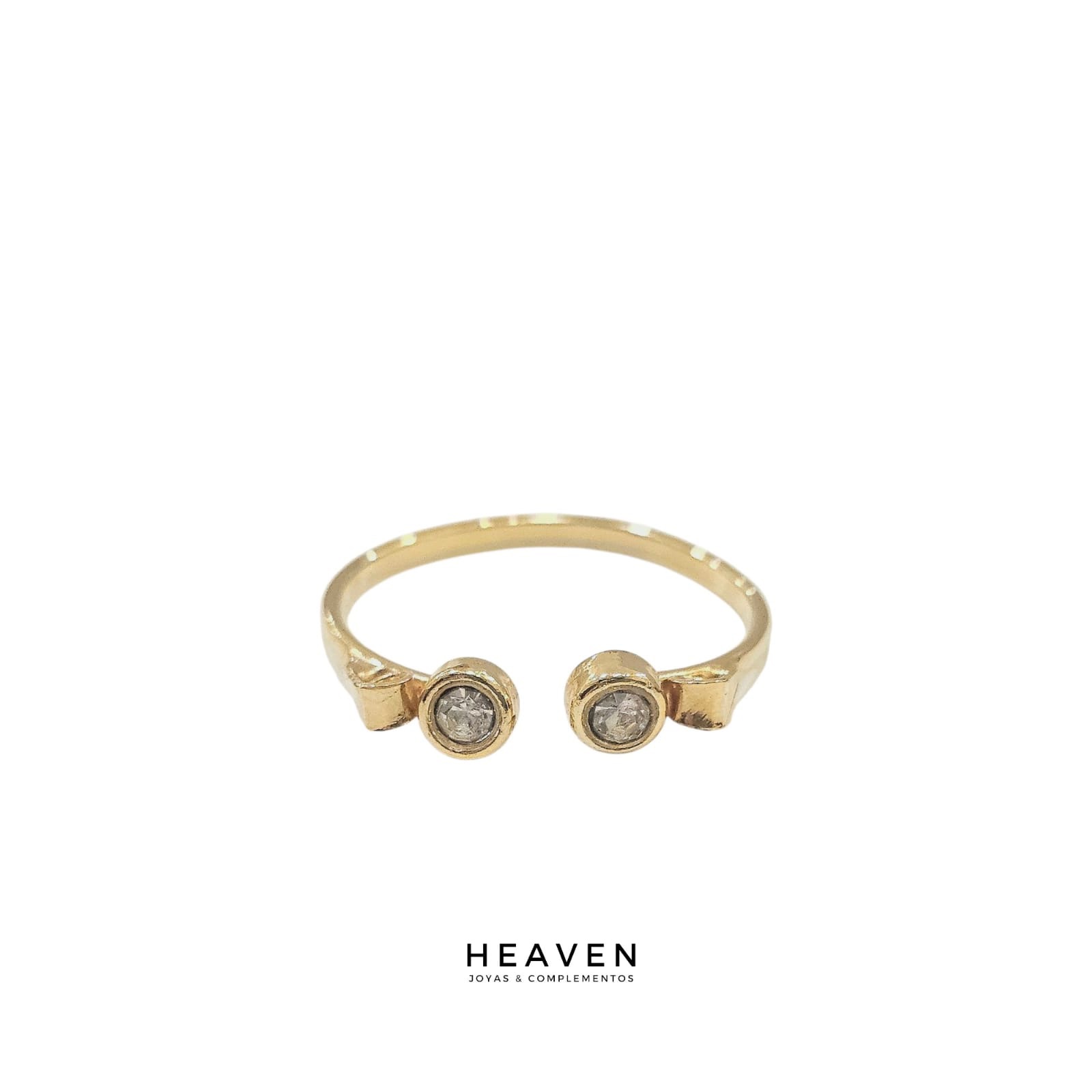Anillo en enchapado en oro. Piedras blancas