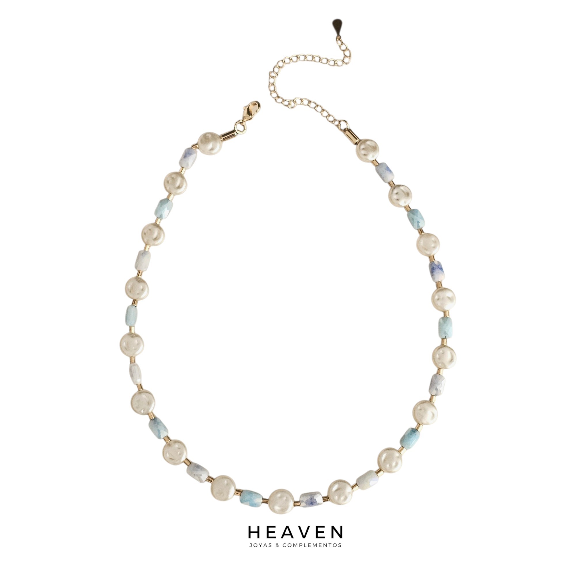 Choker enchapado en oro. Perlas y detalles celestes
