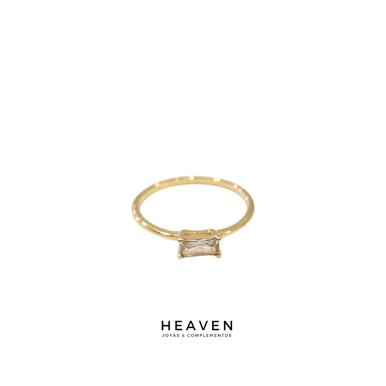 Anillo en enchapado en oro. Piedra rectangular